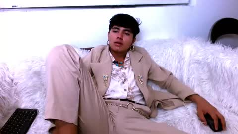 adrian online show from February 25, 4:03 am