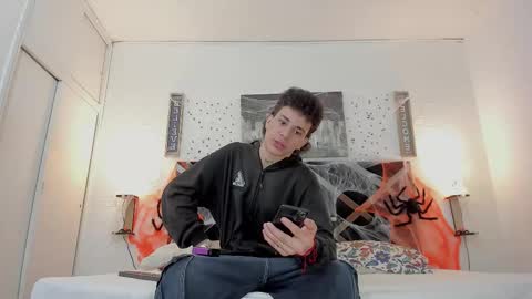 Snapshot of adriano_bigcock chatting on October 24, 3:41 am Adrian online show from October 24, 3:41 am