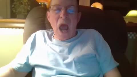 aguynrkfrd online show from April 17, 9:01 am