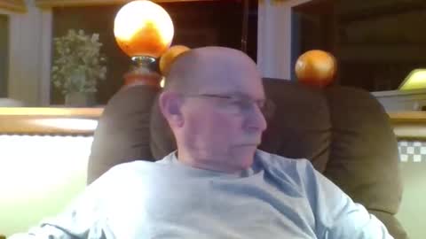 aguynrkfrd online show from April 8, 9:41 am