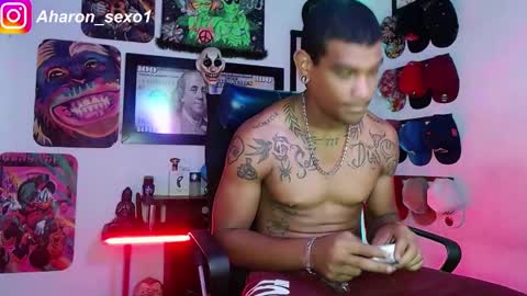Snapshot of aharon_sexo1 chatting on December 6, 11:14 pm Aharon Zamora online show from December 6, 11:14 pm