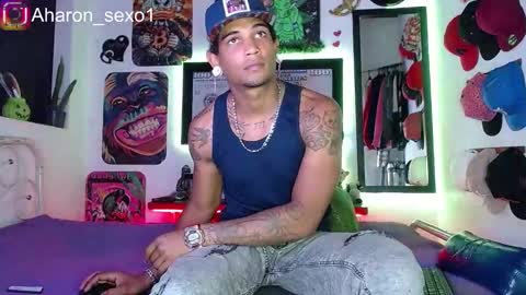 Snapshot of aharon_sexo1 chatting on March 5, 10:44 pm Aharon Zamora online show from March 5, 10:44 pm