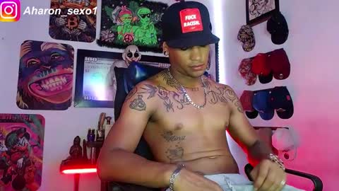 Snapshot of aharon_sexo1 chatting on December 6, 12:45 am Aharon Zamora online show from December 6, 12:45 am