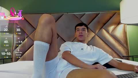 aiden_royce online show from November 28, 5:43 am