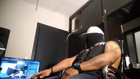 Snapshot of airoon91 chatting on October 20, 4:49 am airoon91 online show from October 20, 4:49 am