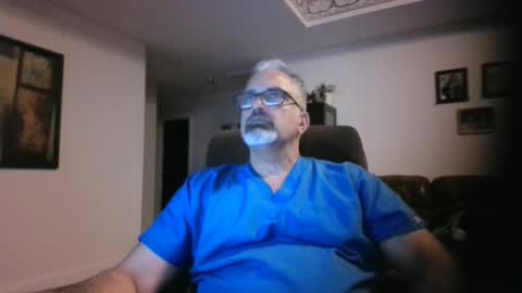 aladdin31673 online show from June 2, 3:07 am