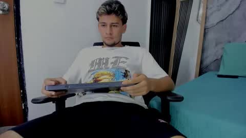 alan__smith online show from November 29, 8:11 pm