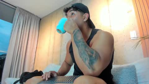 Snapshot of alan_greek_1 chatting on December 8, 10:57 pm Alan greek online show from December 8, 10:57 pm