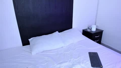 alanblack1 online show from February 18, 11:11 am