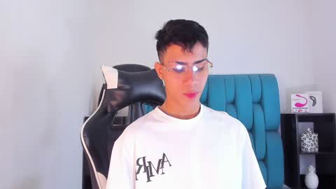 Snapshot of alannaughty_ chatting on January 23, 10:01 pm alannaughty_ online show from January 23, 10:01 pm