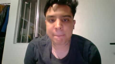 albertoarenas16 online show from May 4, 4:03 am