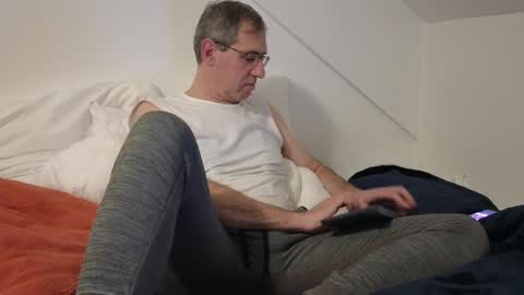 Snapshot of alec_gaython chatting on December 7, 6:15 pm Alec Dubolsz online show from December 7, 6:15 pm