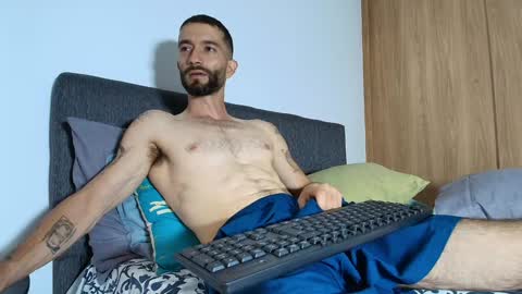 Snapshot of alejandro_bigcock chatting on January 23, 2:02 am Alejandro Hernndez online show from January 23, 2:02 am