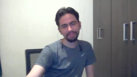 Snapshot of alejo_shy chatting on December 18, 5:48 am alejo_shy online show from December 18, 5:48 am