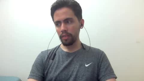 Snapshot of alejo_shy chatting on January 15, 4:15 am alejo_shy online show from January 15, 4:15 am