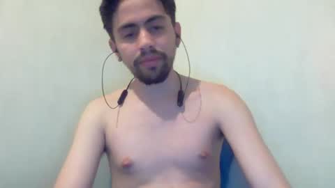 Snapshot of alejo_shy chatting on December 19, 7:07 am alejo_shy online show from December 19, 7:07 am