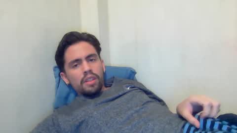 Snapshot of alejo_shy chatting on December 15, 7:35 am alejo_shy online show from December 15, 7:35 am