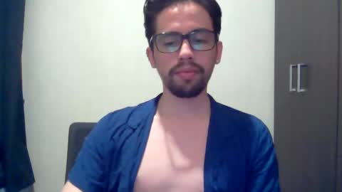 Snapshot of alejo_shy chatting on January 3, 4:00 am alejo_shy online show from January 3, 4:00 am