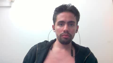 Snapshot of alejo_shy chatting on January 17, 5:32 am alejo_shy online show from January 17, 5:32 am