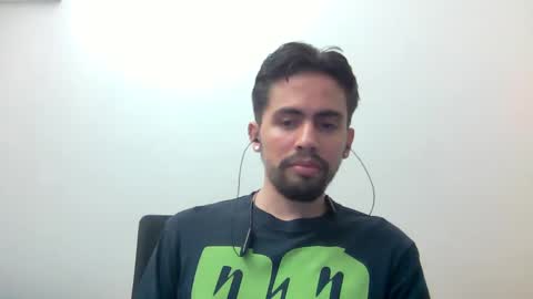 Snapshot of alejo_shy chatting on January 10, 2:35 am alejo_shy online show from January 10, 2:35 am