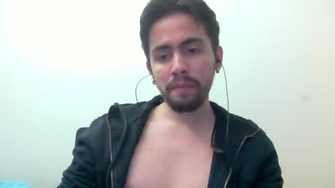 Snapshot of alejo_shy chatting on February 17, 3:15 am alejo_shy online show from February 17, 3:15 am