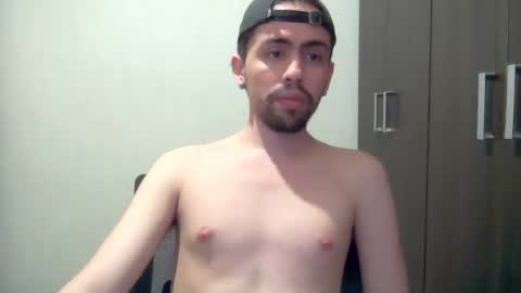 Snapshot of alejo_shy chatting on December 15, 10:48 pm alejo_shy online show from December 15, 10:48 pm