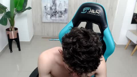 alessandrith104266 online show from December 26, 2:33 am