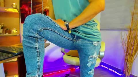 ALESSANDRO  WYE online show from January 11, 8:00 am