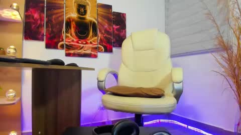 ALESSANDRO  WYE online show from December 18, 9:04 am