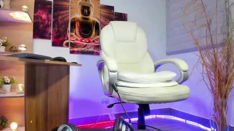 ALESSANDRO  WYE online show from February 8, 5:29 am