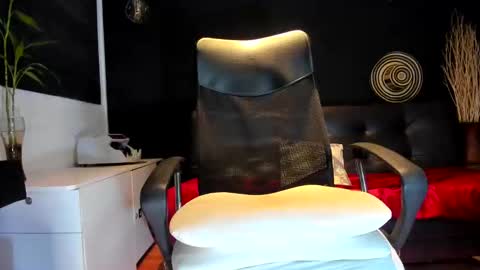 ALESSANDRO  WYE online show from October 11, 6:50 am