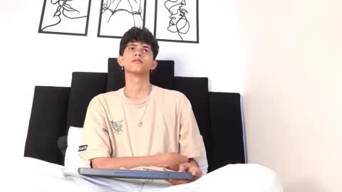 alex_mark_ online show from February 4, 1:39 pm