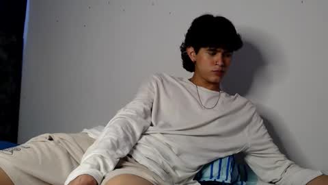alex_mark_ online show from May 26, 5:09 pm