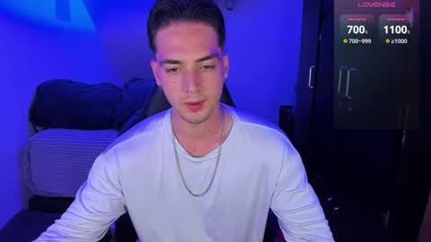 Snapshot of alex_smith0 chatting on February 19, 2:01 am     online show from February 19, 2:01 am