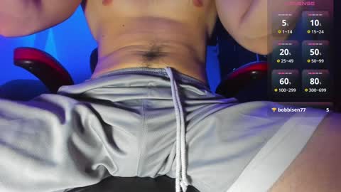 Snapshot of alex_smith0 chatting on December 12, 1:43 am     online show from December 12, 1:43 am