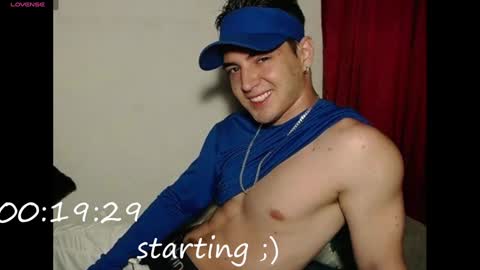 Snapshot of alex_smith0 chatting on January 5, 12:42 am     online show from January 5, 12:42 am
