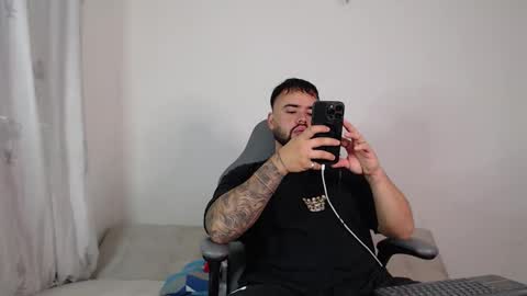 Snapshot of alexandro_king chatting on October 23, 2:26 am ALEX online show from October 23, 2:26 am