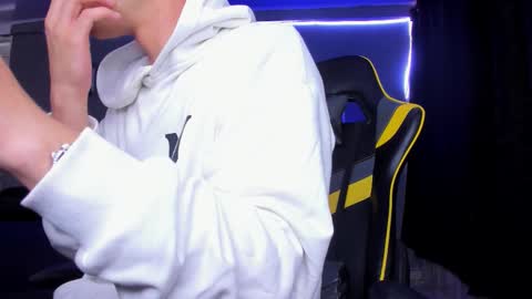 alexgiraldo__ online show from November 4, 12:39 pm