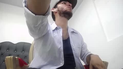 alexiscollinss online show from February 14, 3:33 am