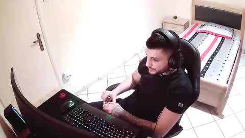 alexthepro00 online show from May 17, 1:36 am