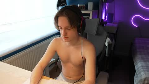 Alexycutie online show from April 22, 12:54 pm