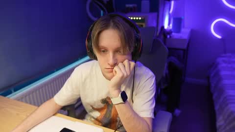 Alexycutie online show from April 28, 8:30 am