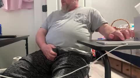 Allergictolove online show from February 22, 8:10 pm