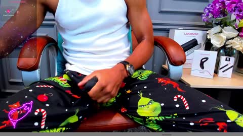 Snapshot of allessandrosantos chatting on December 21, 12:49 pm                                 Help me reach 100 likes online show from December 21, 12:49 pm