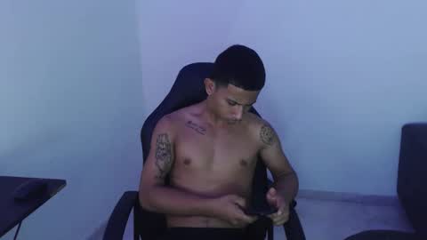 alphas_latins online show from March 14, 6:53 am