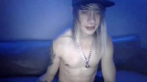 Snapshot of altboy010 chatting on September 20, 2:22 am altboy010 online show from September 20, 2:22 am