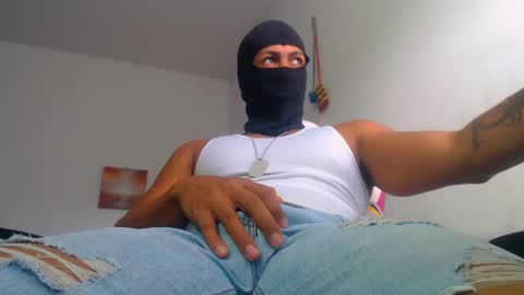 Snapshot of american_challenges chatting on October 12, 12:43 pm miguel online show from October 12, 12:43 pm