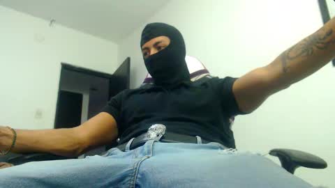 Snapshot of american_challenges chatting on March 10, 11:16 pm miguel online show from March 10, 11:16 pm
