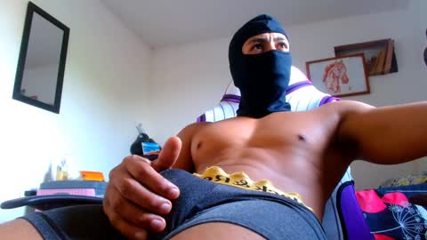 Snapshot of american_challenges chatting on December 28, 12:47 pm miguel online show from December 28, 12:47 pm