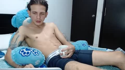 Snapshot of americanbig_dick chatting on February 18, 1:10 am Lucian online show from February 18, 1:10 am